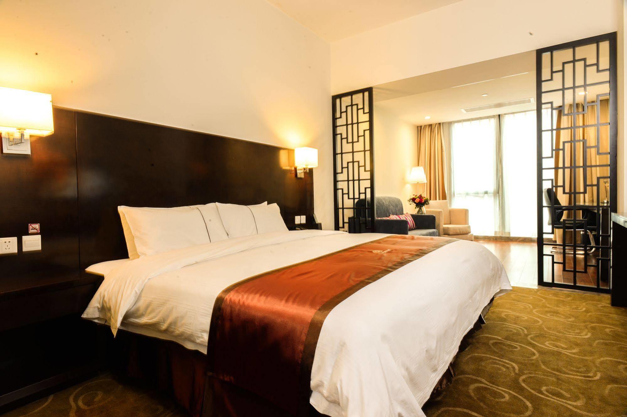 Benjoy Hotel - Jinqiao Branch Shanghai Exteriör bild