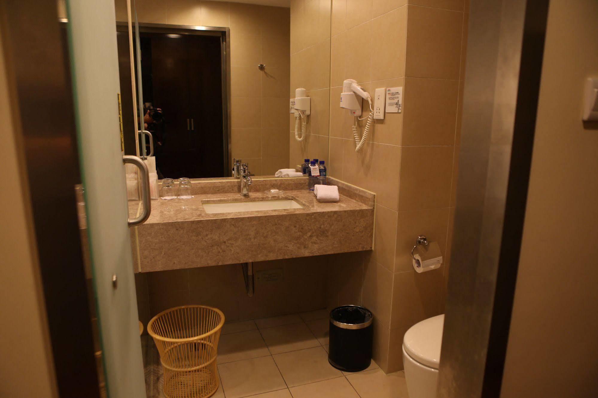 Benjoy Hotel - Jinqiao Branch Shanghai Exteriör bild