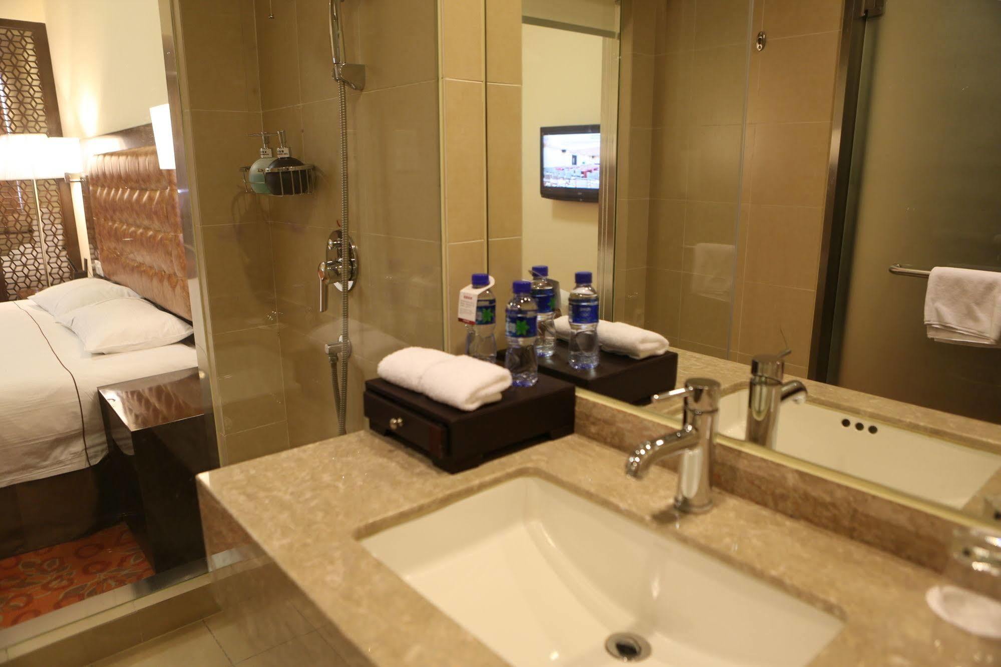 Benjoy Hotel - Jinqiao Branch Shanghai Exteriör bild