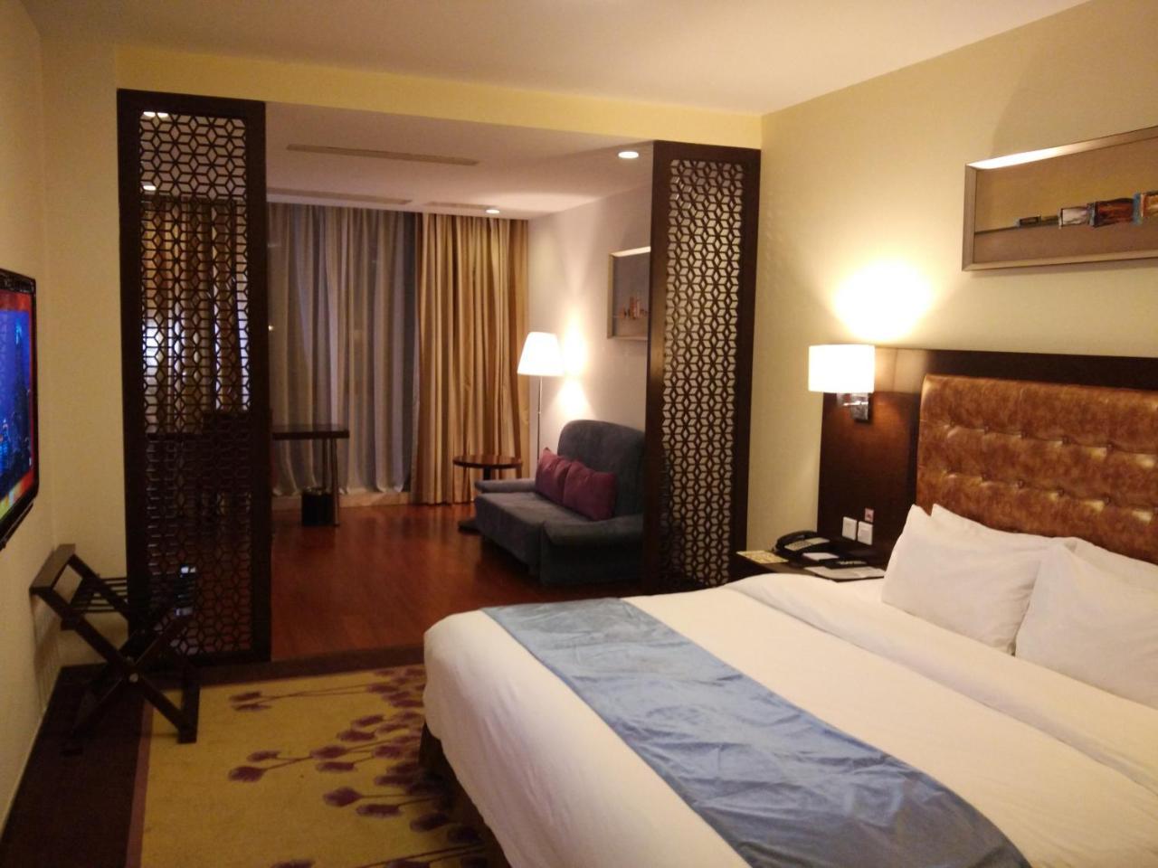 Benjoy Hotel - Jinqiao Branch Shanghai Exteriör bild